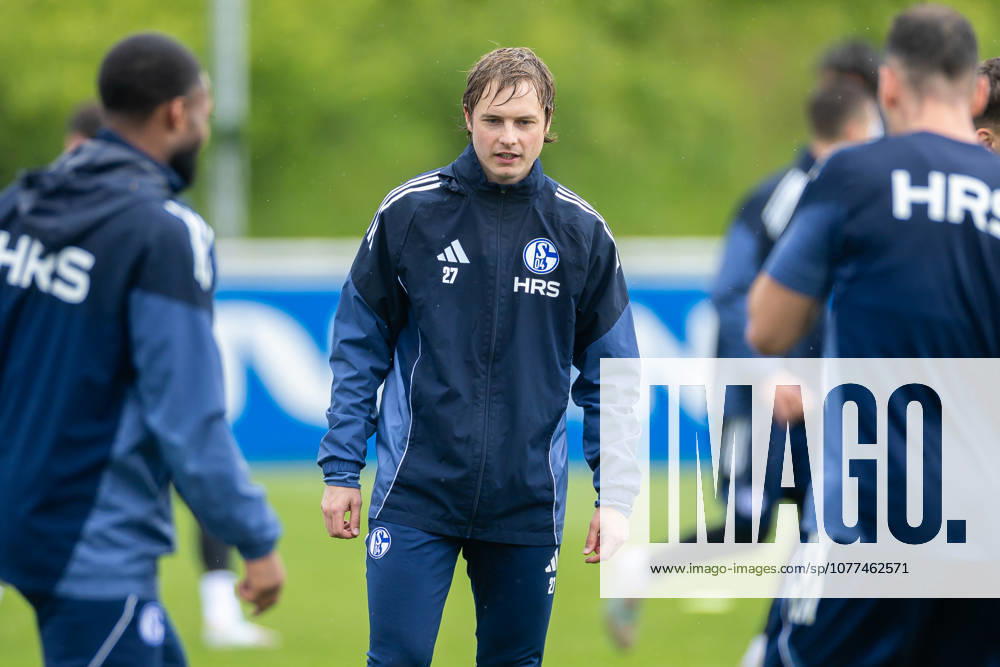 Soccer, Training of FC Schalke 04 Finn Porath FC Schalke 04 Gelsenkirchen Training ground FC Schalke 04 NRW Germany xRHR PHOTO YYx