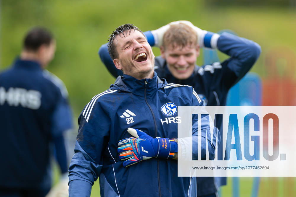 Soccer, Training of FC Schalke 04 v l Goalkeeper Kevin Müller FC Schalke 04 , Goalkeeper Johannes Siebeking FC Schalke 04 laugh Gelsenkirchen Training ground FC Schalke 04 NRW Germany xRHR PHOTO YYx