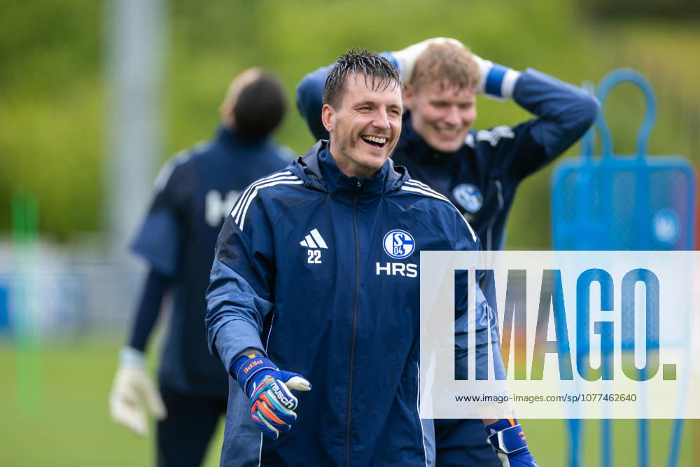 Soccer, Training of FC Schalke 04 v l Goalkeeper Kevin Müller FC Schalke 04 , Goalkeeper Johannes Siebeking FC Schalke 04 laugh Gelsenkirchen Training ground FC Schalke 04 NRW Germany xRHR PHOTO YYx