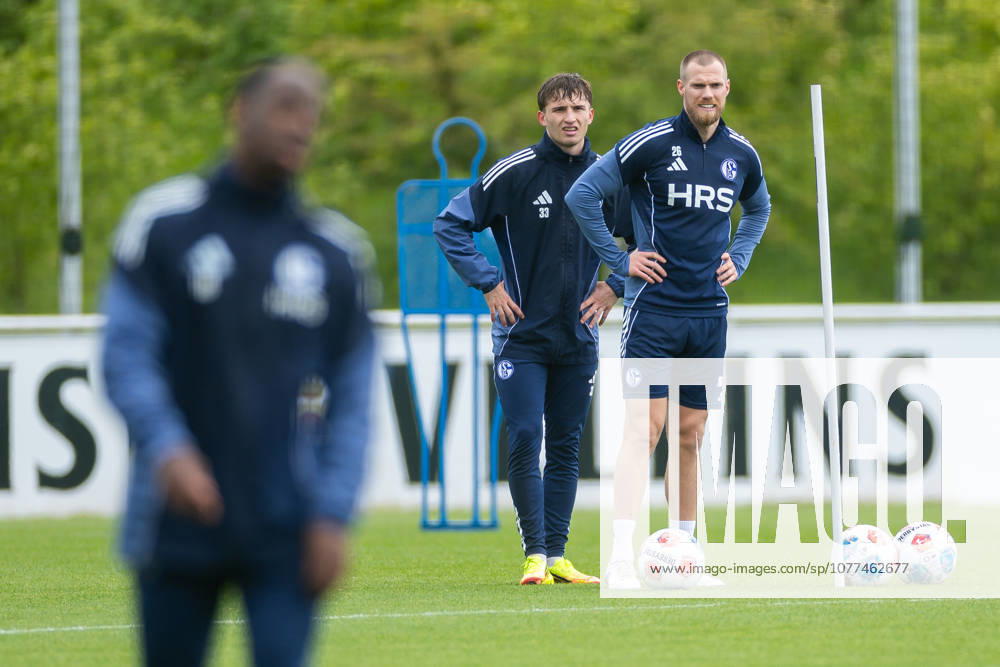 Football, Training of FC Schalke 04 v l Vitalie Becker FC Schalke 04 , Tomas Kalas FC Schalke 04 Gelsenkirchen Training ground FC Schalke 04 NRW Germany xRHR PHOTO YYx