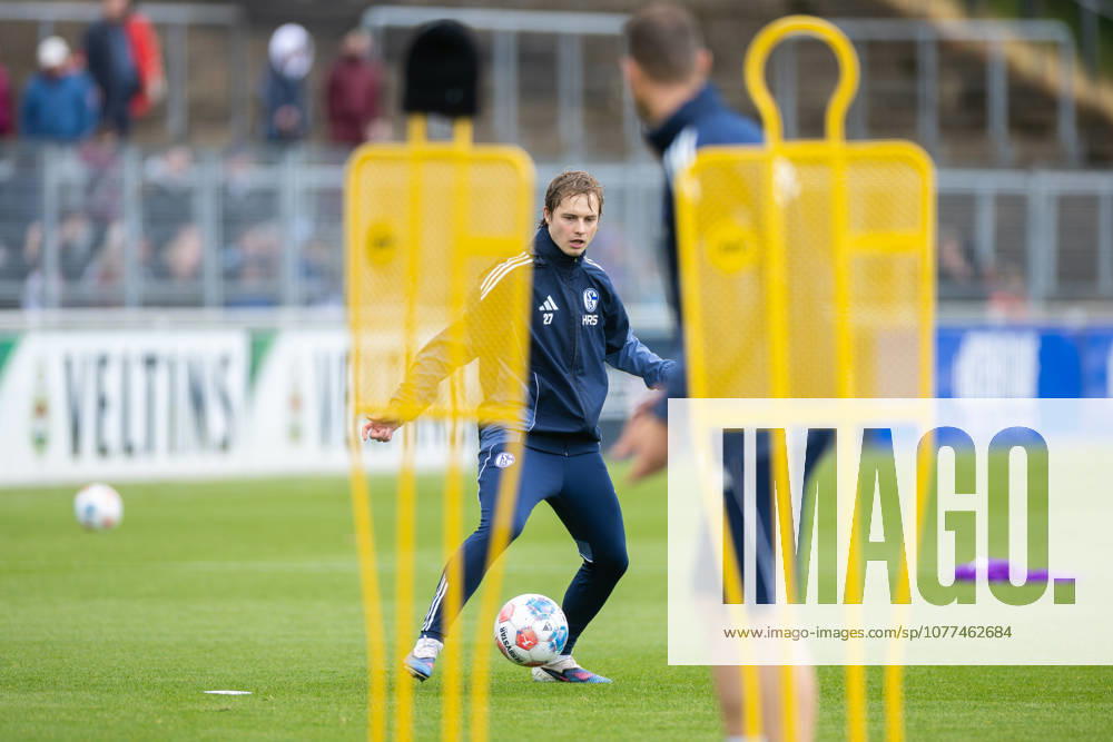 Football, Training of FC Schalke 04 Finn Porath FC Schalke 04 Gelsenkirchen Training ground FC Schalke 04 NRW Germany xRHR PHOTO YYx