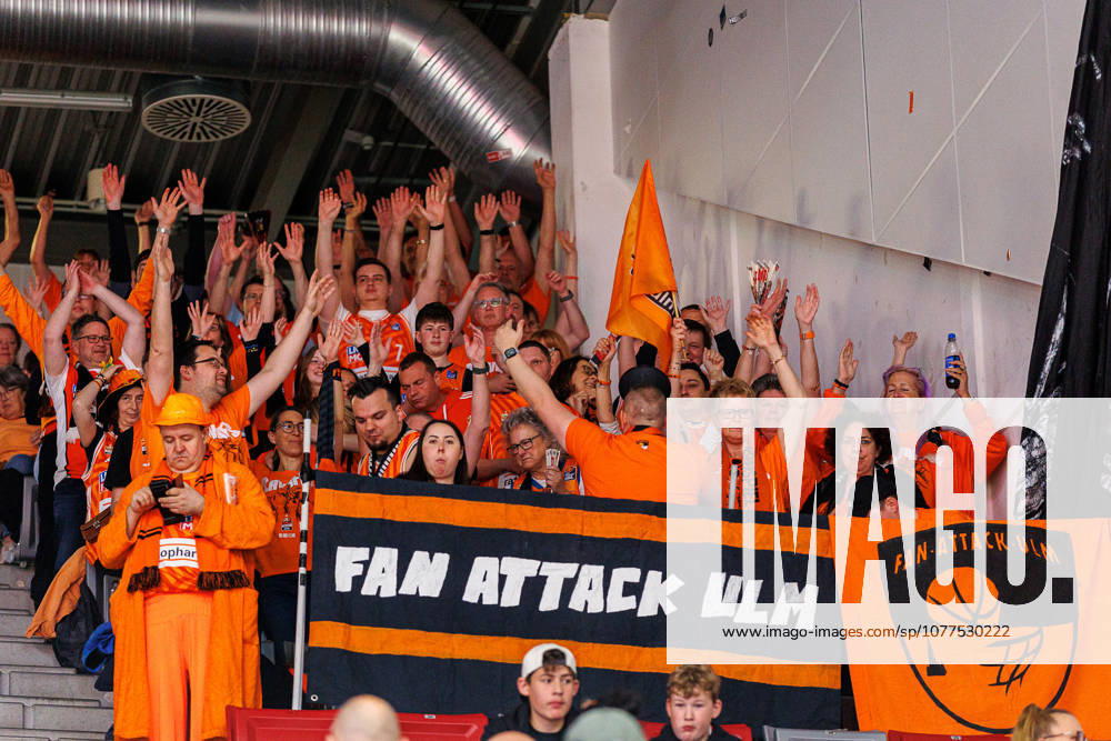 Fan, fans, spectators, cheers, cheering, positive emotions, positive emotion, symbol image, symbol photo, theme photo, theme picture, BMA365 Bamberg Baskets vs ratiopharm Ulm, basketball, easyCredit BBL, playoff quarter-final, game 1, 16 05 2026 BMA365 Bamberg Baskets vs ratiopharm Ulm, basketball, easyCredit BBL, playoff quarter-final, game 1, 16 05 2026 Bamberg