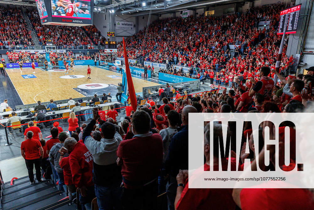 Fan, fans, spectators, cheers, cheering, positive emotions, positive emotion, symbol image, symbol photo, theme photo, theme picture, BMA365 Bamberg Baskets vs ratiopharm Ulm, basketball, easyCredit BBL, playoff quarter-final, game 1, 16 05 2026 BMA365 Bamberg Baskets vs ratiopharm Ulm, basketball, easyCredit BBL, playoff quarter-final, game 1, 16 05 2026 Bamberg