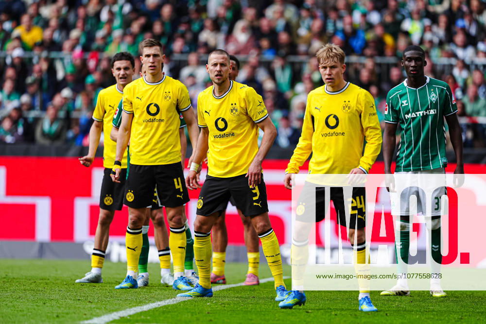 Nico Schlotterbeck Borussia Dortmund, 04 , Waldemar Anton Borussia Dortmund, 03 , Daniel Svensson Borussia Dortmund, 24 GER, SV Werder Bremen vs Borussia Dortmund, Football, Bundesliga, Matchday 30, Season 2025 2026, 16 05 2026 DFL REGULATES PROHIBIT ANY USE OF PHOTOGRAPHS AS IMAGE SEQUENCES AND OR QUASI VIDEO GER, SV Werder Bremen vs Borussia Dortmund, Football, Bundesliga, Matchday 30, Season 2025 2026, 16 05 2026 Bremen