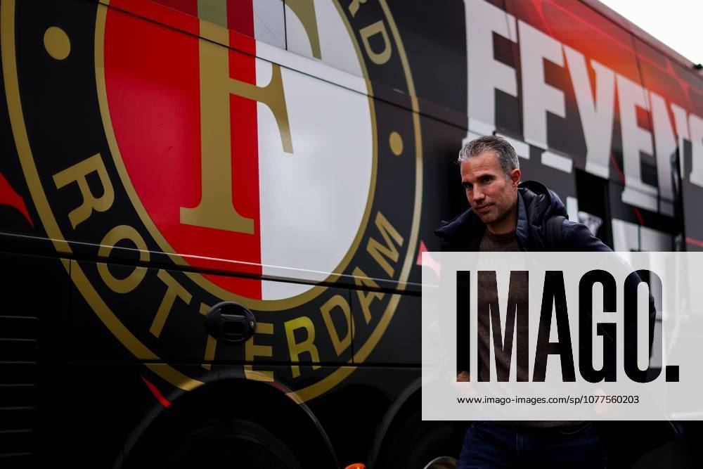 , MACÂ³PARK , season 2025 2026 , Dutch Eredivisie Football , match between PEC Zwolle and Feyenoord , picture shows Feyenoord head coach Robin Van Persie arrives at the stadium PEC - Feyenoord x203755060x
