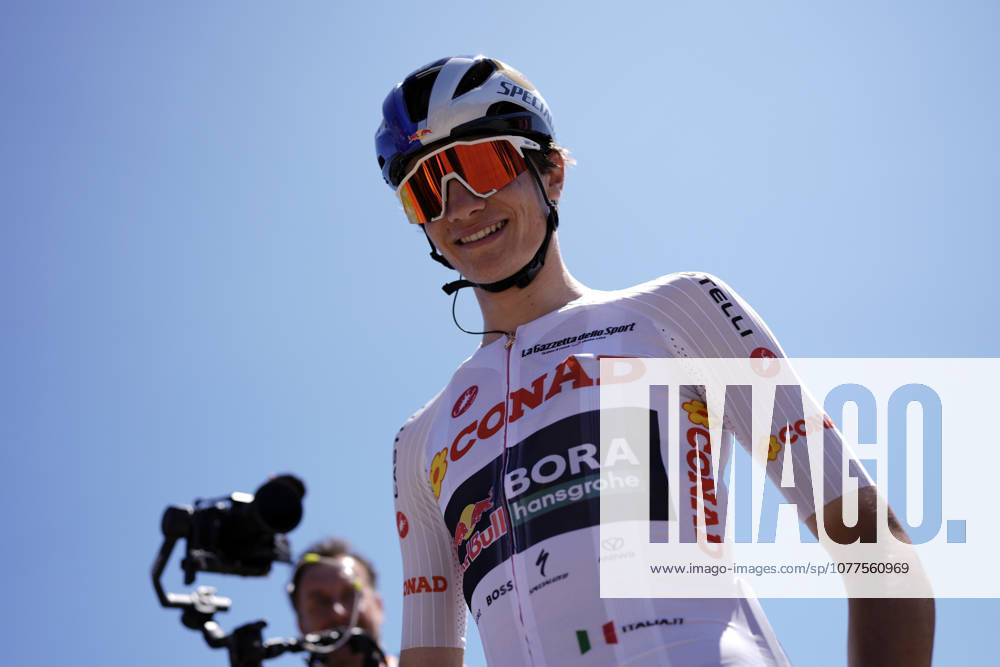Italys Giulio Pellizzari of Red Bull - Bora - Hansgrohe White jersey during Stage 9 of the Giro dItalia from Cervia to Corno alle Scale, Italy, Sunday May 17, 2026.