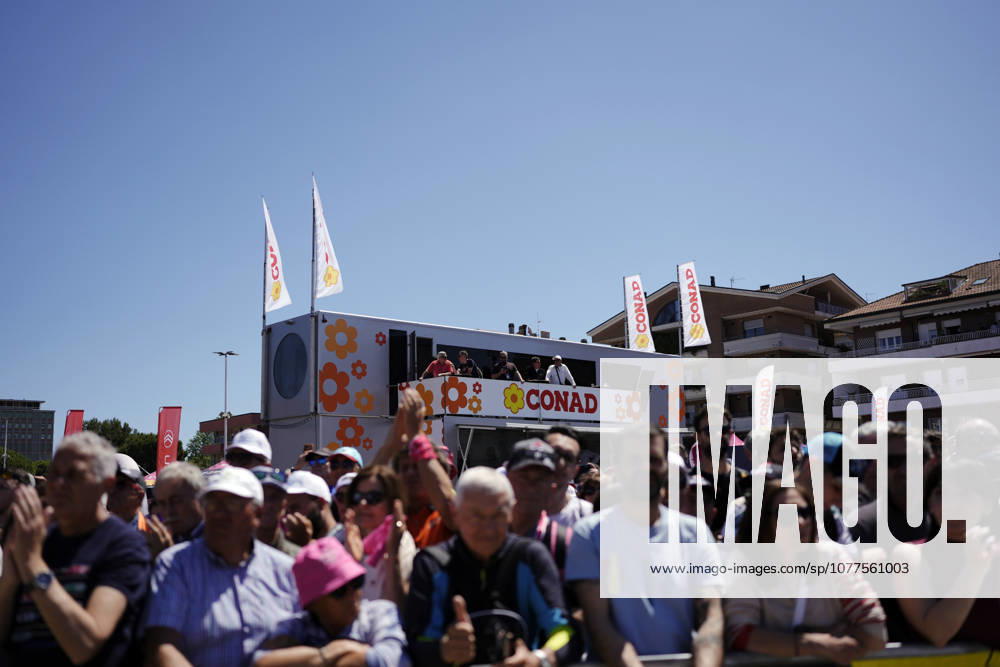 Italys Giulio Pellizzari of Red Bull - Bora - Hansgrohe White jersey during Stage 9 of the Giro dItalia from Cervia to Corno alle Scale, Italy, Sunday May 17, 2026.