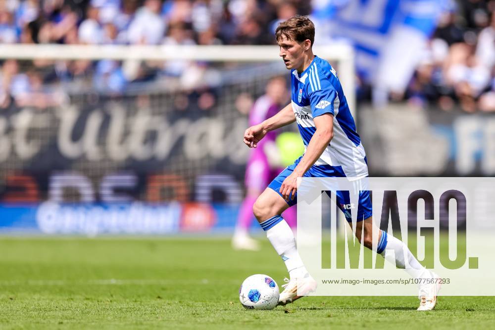 , MACÂ³PARK , season 2025 2026 , Dutch Eredivisie Football , match between PEC Zwolle and Feyenoord , picture shows PEC Zwolle player Thijs Oosting dribbles with the ball PEC - Feyenoord x203758496x