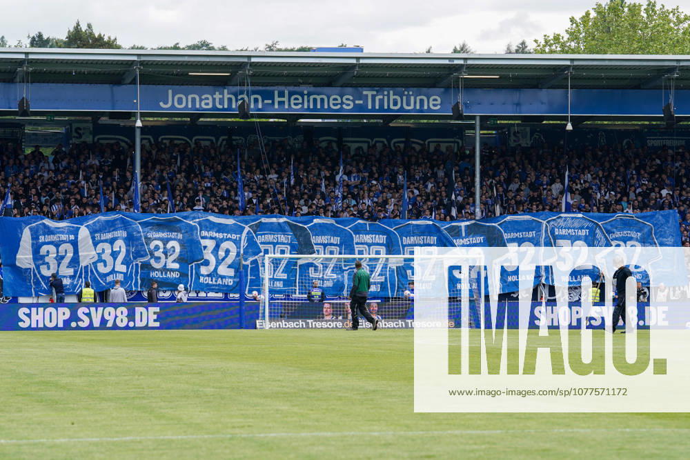 Germany Soccer 2 Liga 2025 2026, 34 Matchday SV Darmstadt 98 vs SC Paderborn 07 Merck Stadion am Böllenfalltor Darmstadt Spectators, fans, stands, flag, banner, banner, choreography, fan choreography,