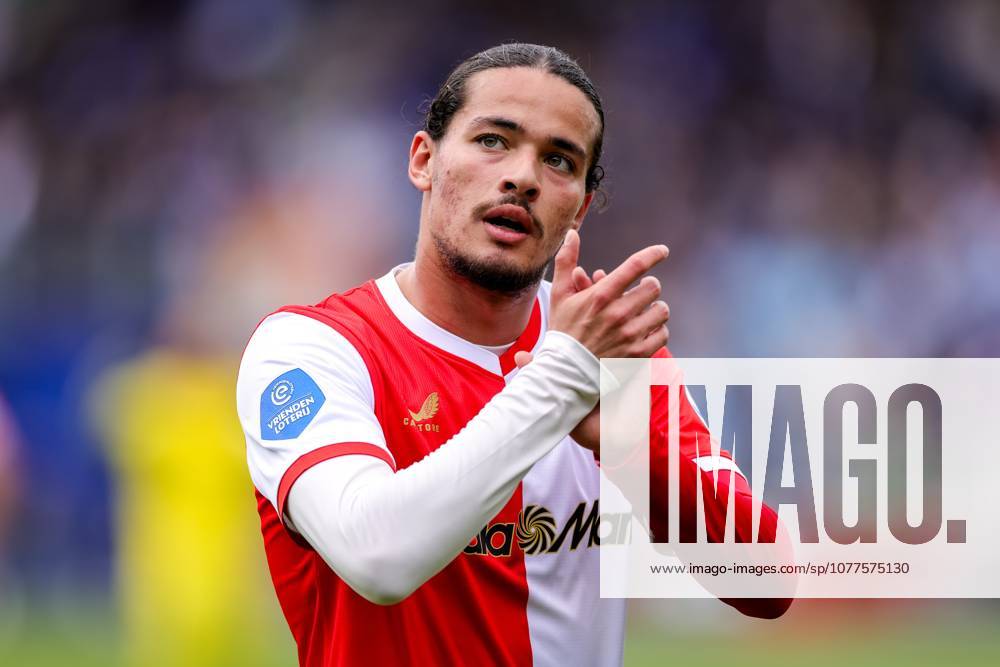 , MACÂ³PARK , season 2025 2026 , Dutch Eredivisie Football , match between PEC Zwolle and Feyenoord , picture shows Feyenoord player Anis Hadj Moussa applauds the fans PEC - Feyenoord x203760666x