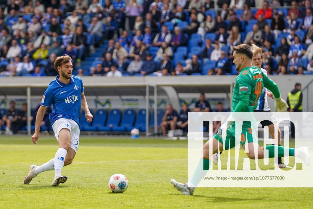 Germany Soccer 2 Liga 2025 2026, Matchday 34 SV Darmstadt 98 vs SC Paderborn 07 Merck Stadion am Böllenfalltor Darmstadt Killian Corredor SVD, 34 in duel with Luca Seimen SCP, 41