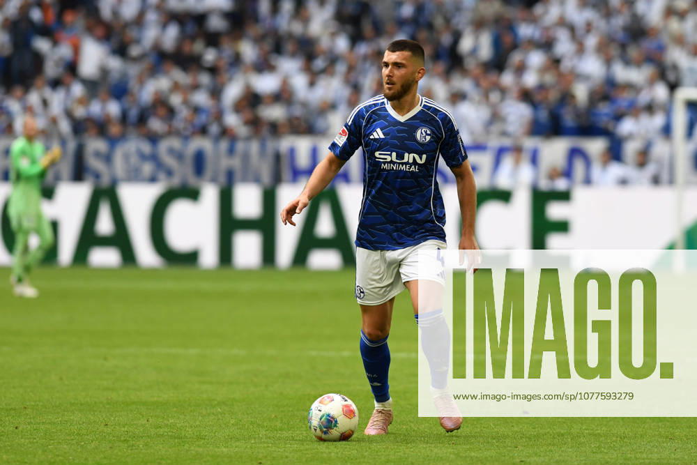 Hasan Kurucay FC Schalke 04 in action, on the ball, single action during the 2 Bundesliga match between FC Schalke 04 and Eintracht Braunschweig, Veltins Arena on May 17, 2026 in Gelsenkirchen, Germany Photo by Ralf Treese DeFodi Images Hasan Kurucay FC Schalke 04 controls the ball during the 2 Bundesliga match between FC Schalke 04 and Eintracht Braunschweig at Veltins Arena on May 17, 2026 in Gelsenkirchen, Germany Photo by Ralf Treese DeFodi Images Photo by Ralf Treese DeFodi Images