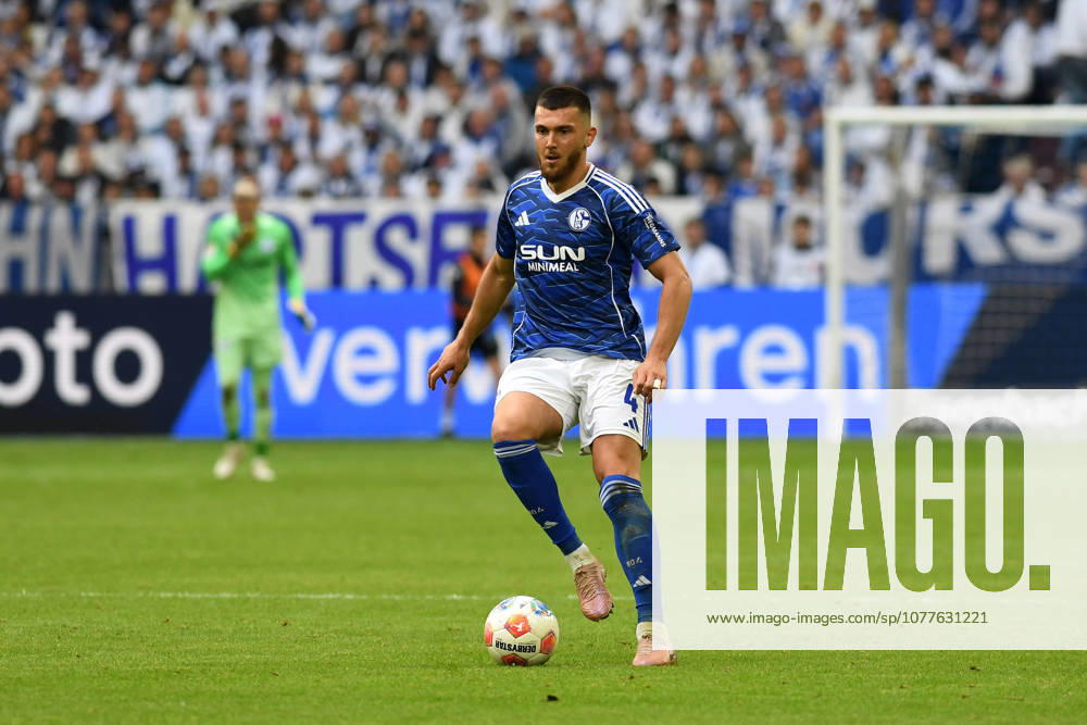 Hasan Kurucay FC Schalke 04 in action, on the ball, single action during the 2 Bundesliga match between FC Schalke 04 and Eintracht Braunschweig, Veltins Arena on May 17, 2026 in Gelsenkirchen, Germany Photo by Ralf Treese DeFodi Images Hasan Kurucay FC Schalke 04 controls the ball during the 2 Bundesliga match between FC Schalke 04 and Eintracht Braunschweig at Veltins Arena on May 17, 2026 in Gelsenkirchen, Germany Photo by Ralf Treese DeFodi Images Photo by Ralf Treese DeFodi Images