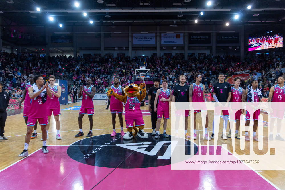 The team of Telekom Baskets Bonn are happy about the victory Telekom Baskets Bonn vs Fitness First Wuerzburg Baskets, Basketball, easy Credit BBL, Playoffs, Quarterfinals, Matchday 2, 2025 2026, 18 05 2026 Telekom Baskets Bonn vs Fitness First Wuerzburg Baskets, Basketball, easy Credit BBL, Playoffs, Quarterfinals, Matchday 2, 2025 2026, 18 05 2026 Bonn