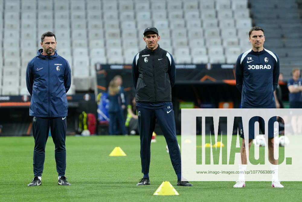 Julian Schuster SC Freiburg, coach with his coaching colleagues at the final training , Turkey, Football, UEFA Europa League, Final, 2025 2026, SC Freiburg vs Aston Villa, 19 05 2026, TüpraÅü Stadium, BesiktaÅü Park, Istanbul Istanbul TüpraÅü Stadium, BesiktaÅü Par Istanbul Turkey