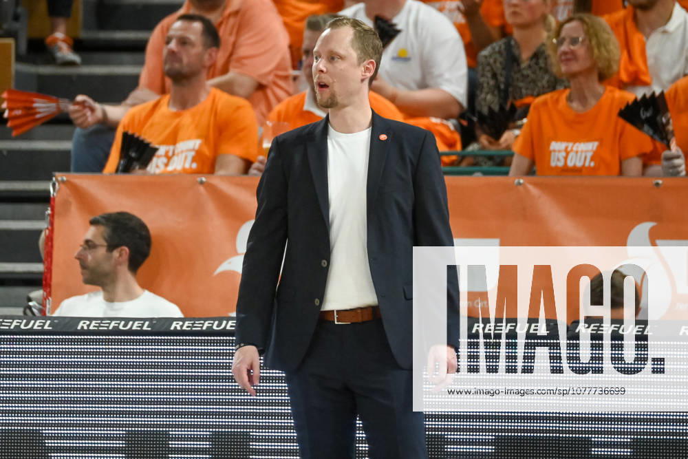 Christian Held RASTA Vechta, Coach gestures RASTA Vechta vs ALBA Berlin, easyCredit Basketball Bundesliga, Play Off, Season 2025 2026, 22 05 2026, RASTA Vechta vs ALBA Berlin, easyCredit Basketball Bundesliga, Play Off, Season 2025 2026, 22 05 2026 Vechta