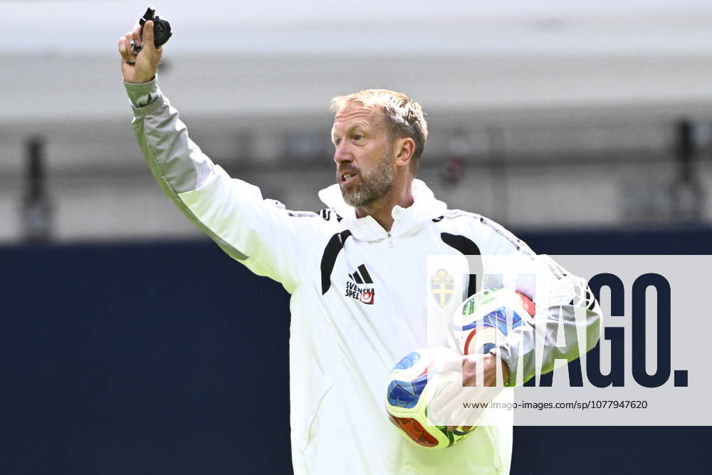 STOCKHOLM, SWEDEN 20260528 National team captain Grahan Potter as the Swedish national football team trains at Strawberry Arena, ahead of the World Cup STOCKHOLM SWEDEN