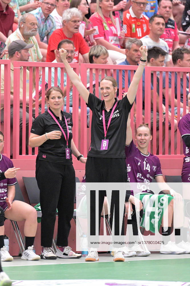 Miriam Hirsch TusSies Metzingen, Coach Jubelt TusSies Metzingen vs SV Union Halle Neustadt , Handball, Alsco HBF, 7 Play Off League Matchday, Season 2025 2026, 30 05 2026 TusSies Metzingen vs SV Union Halle Neustadt , Handball, Alsco HBF, 7 Play Off League Matchday, Season 2025 2026, 30 05 2026 Tuebingen