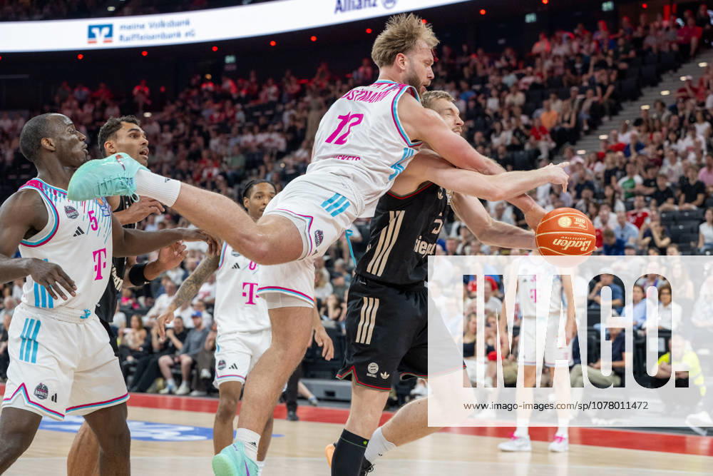 Melvin Jostmann 12 Telekom Baskets Bonn fends off the ball from Niels Giffey 5 FC Bayern Basketball, FC Bayern Basketball vs Telekom Baskets Bonn, BBL, Semifinal 1, 30 05 2026 Munich Bavaria Germany