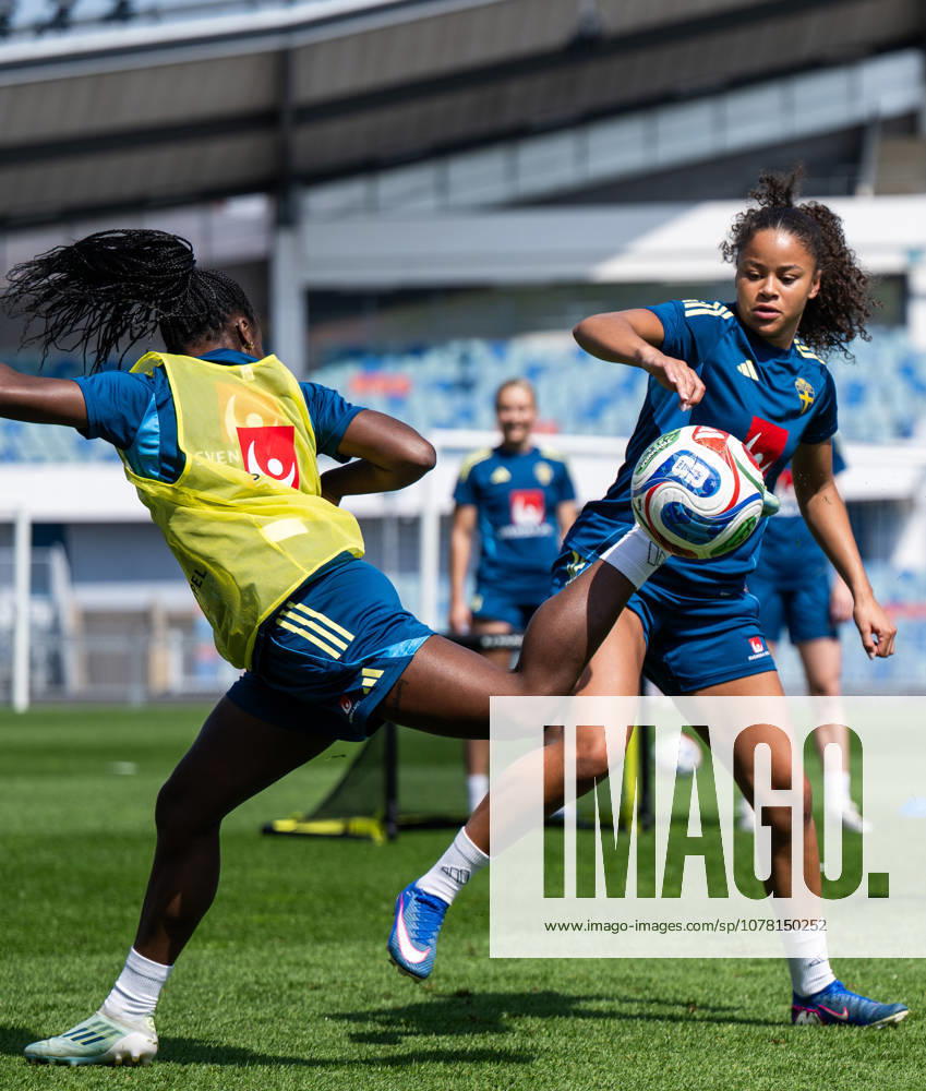 Monica Jusu Bah and Felicia Schröder of the Swedish women s national football team during a training session on June 3, 2026 in Gothenburg Photo Mathias Bergeld BILDBYRAN code MB MB1379 fotboll football soccer fotball vm kval kval fifa womens world cup qualifier qualifier träning practice training sverige sweden dam bbeng women kvinner