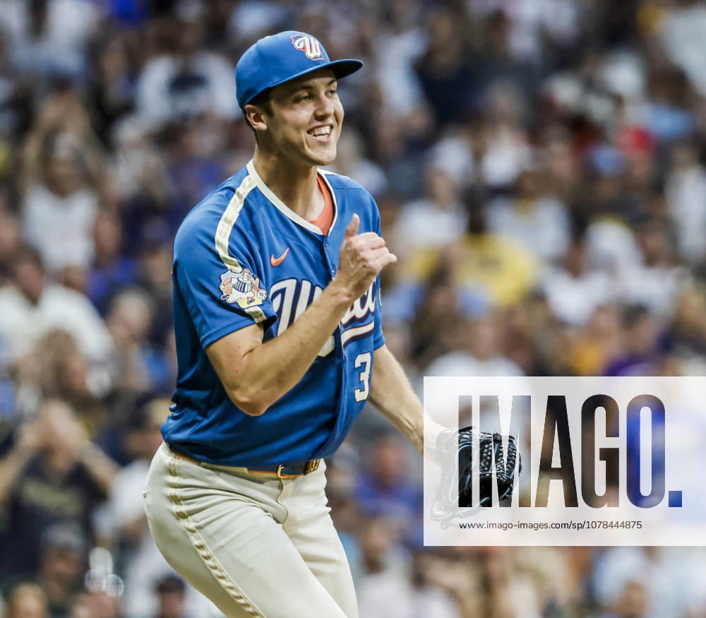 Milwaukee Brewers starting pitcher Jacob Misiorowski reacts after striking out Philadelphia Phillies second baseman Bryson Stott in the eighth inning of the MLB, Baseball Herren, USA game between the Philadelphia Phillies and the Milwaukee Brewers at American Family Field in Milwaukee, Wisconsin on Friday, June 12, 2026. MIL20260612831 TANNENxMAURY