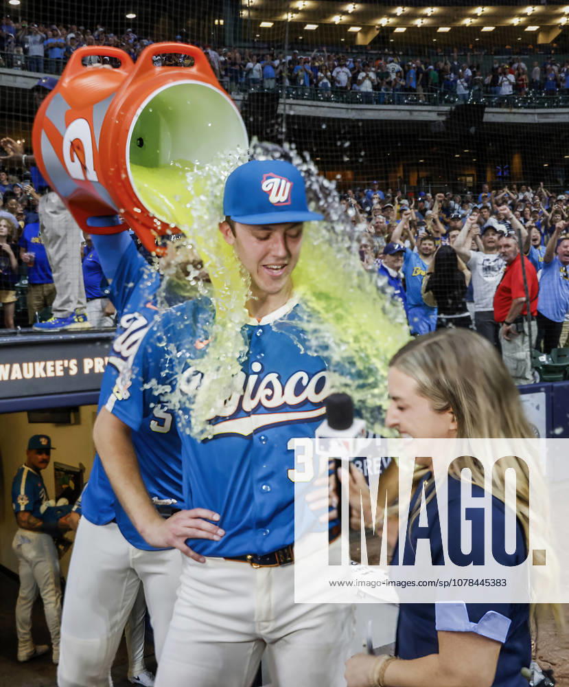 Milwaukee Brewers starting pitcher Jacob Misiorowski gets a Gatorade bath as he is interviewed after the final out in the ninth inning of the MLB, Baseball Herren, USA game between the Philadelphia Phillies and the Milwaukee Brewers at American Family Field in Milwaukee, Wisconsin on Friday, June 12, 2026. The Brewers shut out the Phillies 6-0 with Misiorowski pitching the entire game. MIL20260612837 TANNENxMAURY