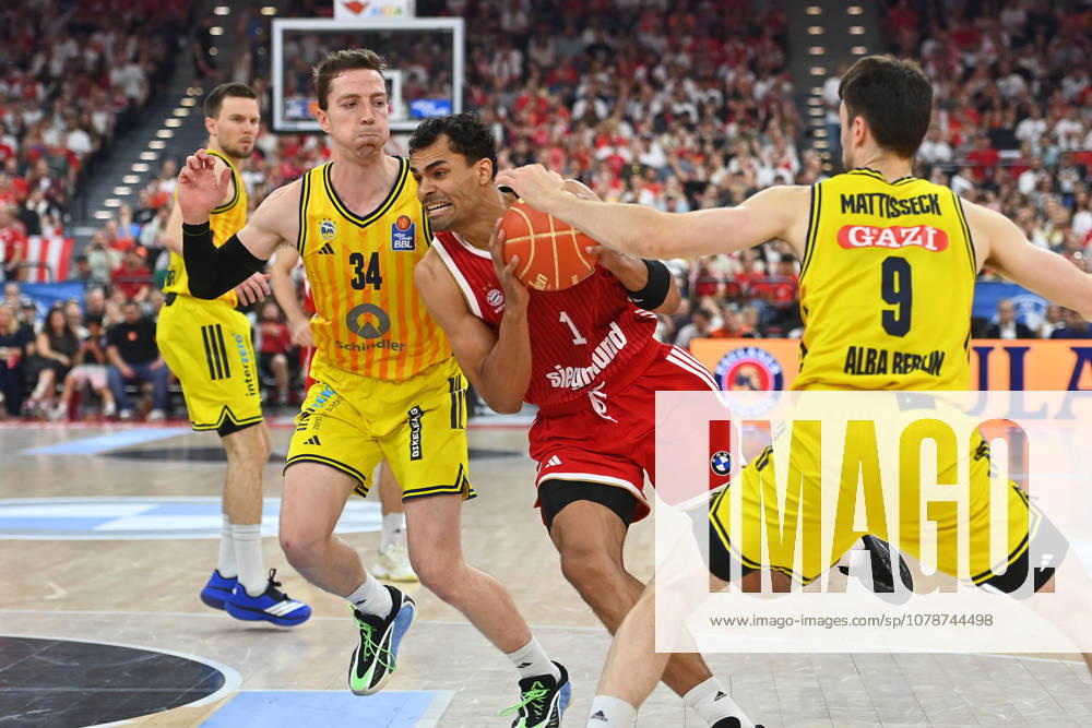 Oscar DA SILVA (FCB), Action, Head-to-Head Battle Against Justin BEAN, Alba Berlin Basketball, BBL, 2025–2026 Season, Playoff Finals, Game 5, FC Bayern Munich vs. Alba Berlin 81–84 on June 21, 2026, SAP GARDEN,detected_source_language