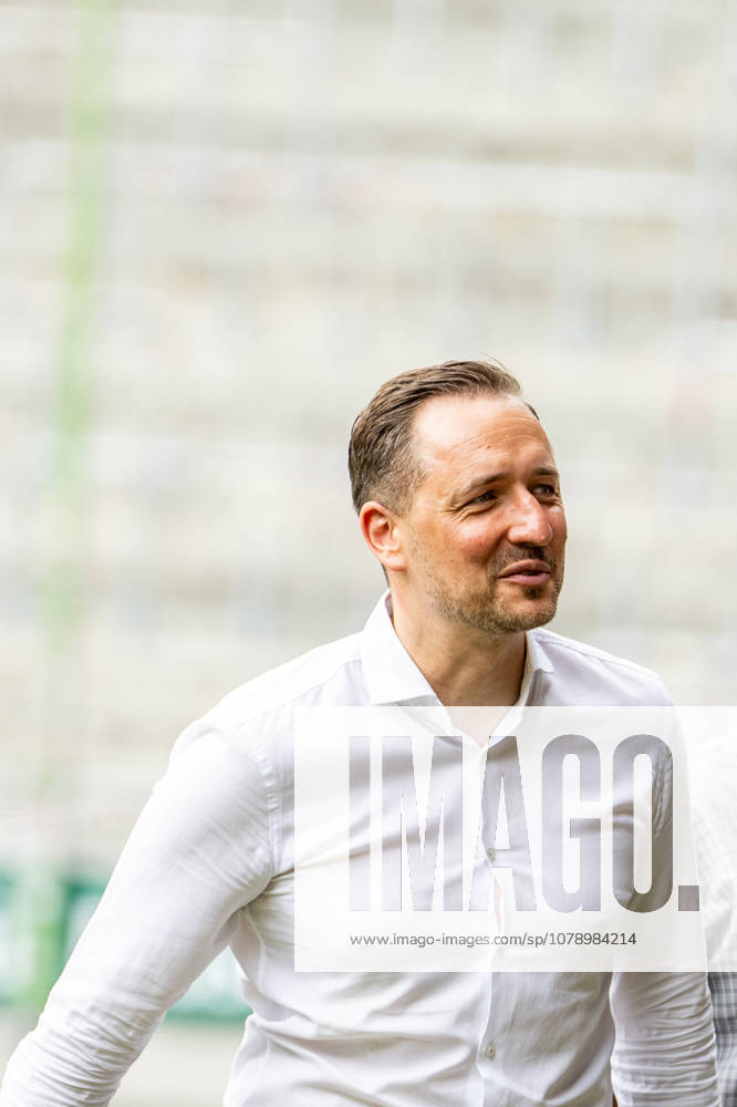 Soccer 2. Bundesliga, 1 FC Kaiserslautern Kicks Off Training for the 2026 Season 27 Marcel Kloß at the start of training for 1 FC Kaiserslautern Kaiserslautern