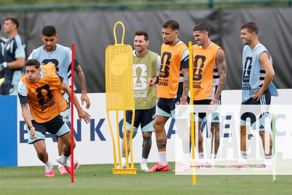 Argentina s players take part in a training session in Kansas City, United States, 21 June 2026. Argentina will face Austria in their 2026 World Cup Group J soccer match on 22 June. FIFA World Cup, WM, Weltmeisterschaft, Fussball 2026 - Group J - Argentina s training session ACHTUNG: NUR REDAKTIONELLE NUTZUNG
