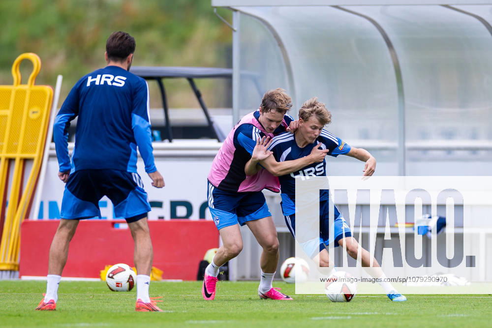 Soccer, FC Schalke 04 training session featuring Finn Porath (FC Schalke 04) and Luca Vozar (FC Schalke 04), Gelsenkirchen, FC Schalke 04 training facility, North Rhine-Westphalia, Germany, xRHR PHOTO YYx