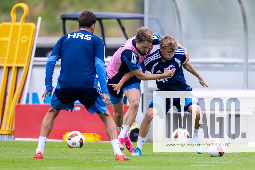 Soccer, FC Schalke 04 training session featuring Finn Porath (FC Schalke 04) and Luca Vozar (FC Schalke 04), Gelsenkirchen, FC Schalke 04 training facility, North Rhine-Westphalia, Germany, xRHR PHOTO YYx