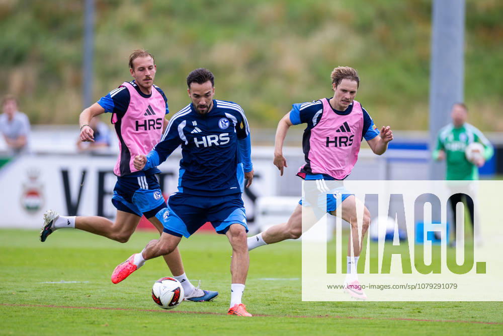 Soccer, FC Schalke 04 training: from left, Timo Becker (FC Schalke 04), Kenan Karaman (FC Schalke 04), Finn Porath (FC Schalke 04), Gelsenkirchen, FC Schalke 04 training facility, North Rhine-Westphalia, Germany, xRHR, PHOTO YYx