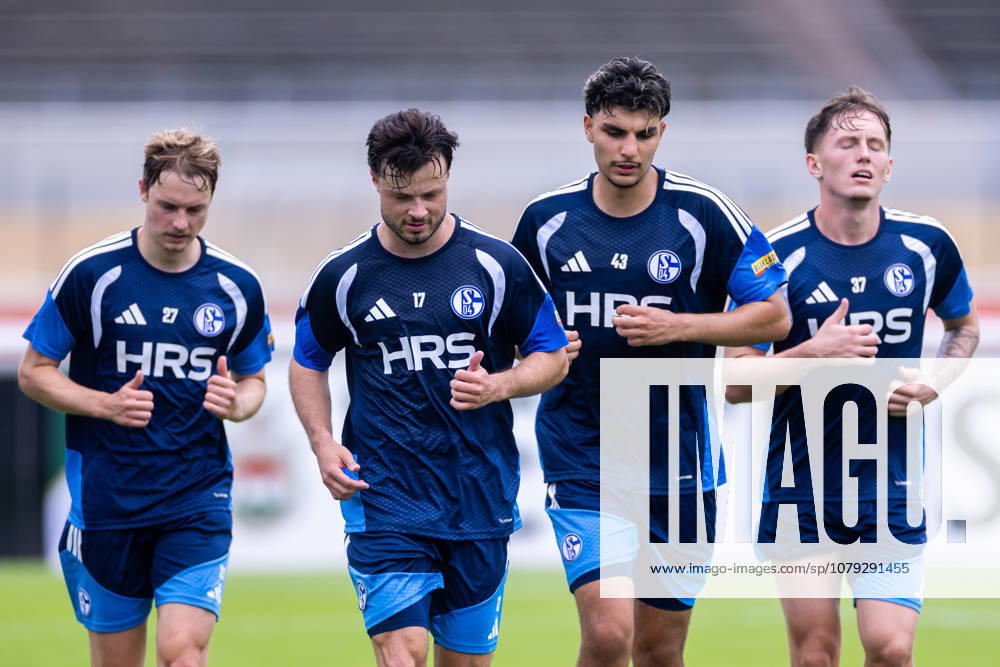Soccer, FC Schalke 04 Training: Finn Porath (FC Schalke 04), Adrian Gantenbein (FC Schalke 04), Mertcan Ayhan (FC Schalke 04), Max Grüger, FC Schalke 04, Gelsenkirchen, FC Schalke 04 training facility, North Rhine-Westphalia, Germany, xRHR, PHOTO YYx