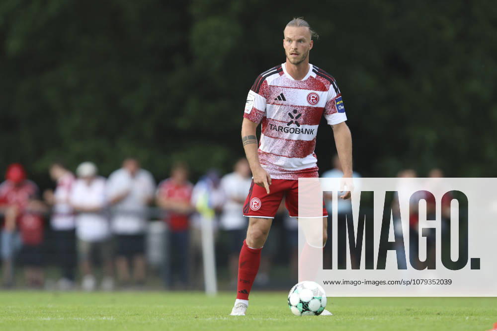Jorrit Hendrix of Fortuna Düsseldorf in action, on the ball, making a solo run during the friendly match between SC St. Tönis and Fortuna Düsseldorf, Yayla Sportpark on July 8, 2026, in Tönisvorst, Germany. Photo by Oliver Kaelke, DeFodi Images. Jorrit Hendrix of Fortuna Düsseldorf controls the ball during the friendly match between SC St. Tönis and Fortuna Düsseldorf at Yayla Sportpark on July 8, 2026 in Tönisvorst, Germany Photo by Oliver Kaelke, DeFodi Images Photo by Oliver Kaelke, DeFodi Images
