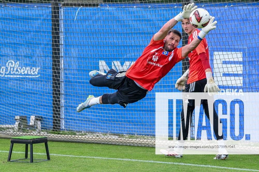 Daniel Heuer Fernandes of HSV holds the ball Germany, Hamburg, Volkspark Soccer Training Facility, Bundesliga 1, HSV training