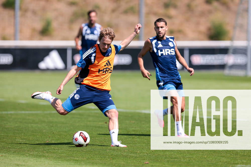Soccer, FC Schalke 04 training session by Finn Porath, FC Schalke 04, Adil Aouchiche, FC Schalke 04, Gelsenkirchen, FC Schalke 04 training facility, North Rhine-Westphalia, Germany, xRHR, PHOTO YYx