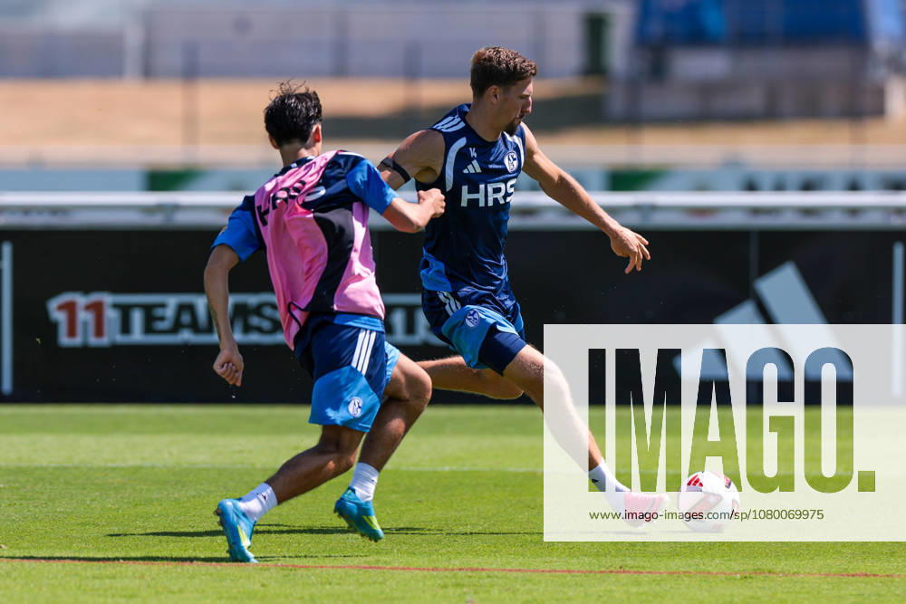 Soccer, FC Schalke 04 training session featuring Edion Gashi and FC Schalke 04 II, Janik Bachmann, FC Schalke 04, Gelsenkirchen, FC Schalke 04 training facility, North Rhine-Westphalia, Germany, xRHR, PHOTO YYx