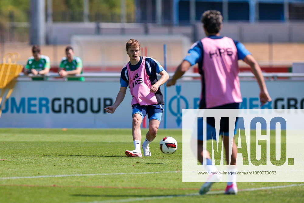 Soccer, FC Schalke 04 practice Finn Porath FC Schalke 04 Gelsenkirchen FC Schalke 04 training facility NRW Germany xRHR PHOTO YYx