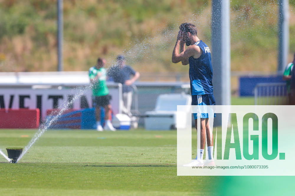 Soccer, FC Schalke 04 Training Kenan Karaman FC Schalke 04 cools off Gelsenkirchen FC Schalke 04 Training Facility NRW Germany xRHR PHOTO YYx