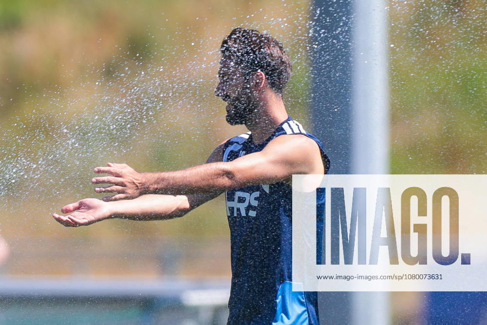 Soccer, FC Schalke 04 Training Kenan Karaman FC Schalke 04 cools off Gelsenkirchen FC Schalke 04 Training Facility NRW Germany xRHR PHOTO YYx