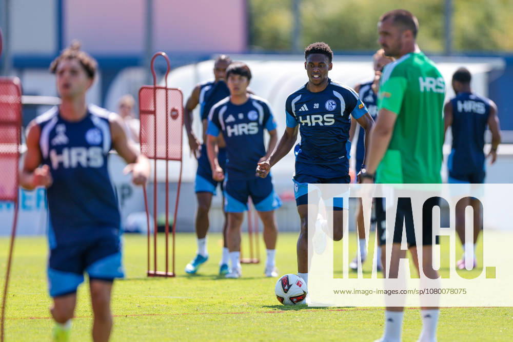 Soccer, FC Schalke 04 training session, Junior Adamu, FC Schalke 04, Gelsenkirchen, FC Schalke 04 training facility, North Rhine-Westphalia, Germany, xRHR, PHOTO YYx