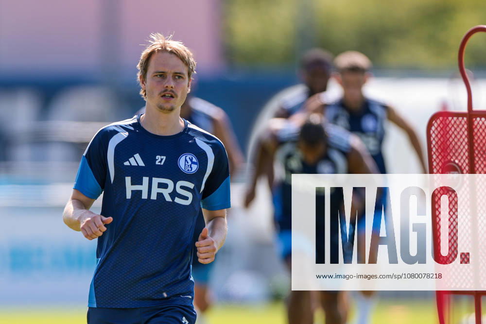 Soccer, FC Schalke 04 practice Finn Porath FC Schalke 04 Gelsenkirchen FC Schalke 04 training facility NRW Germany xRHR PHOTO YYx