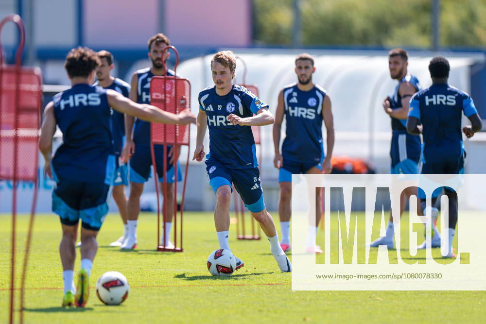 Soccer, FC Schalke 04 practice Finn Porath FC Schalke 04 Gelsenkirchen FC Schalke 04 training facility NRW Germany xRHR PHOTO YYx