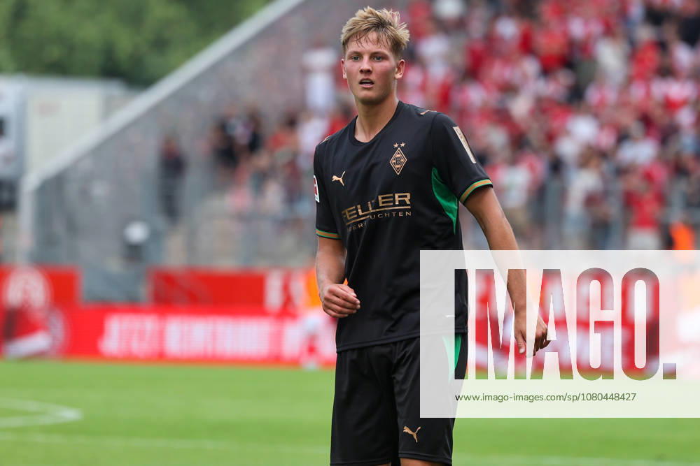 Jan Leszczynski, Borussia Mönchengladbach, Jan Leszczynski 5, BMG vs. Rot-Weiss Essen (RWE), Rot-Weiss Essen vs. Borussia Mönchengladbach on July 25, 2026, at the Stadion an der Hafenstraße in Essen, North Rhine-Westphalia, Germany (GER) – soccer friendly, preseason match, 3. Liga, Bundesliga – final score 1–2 in front of 8,821 spectators