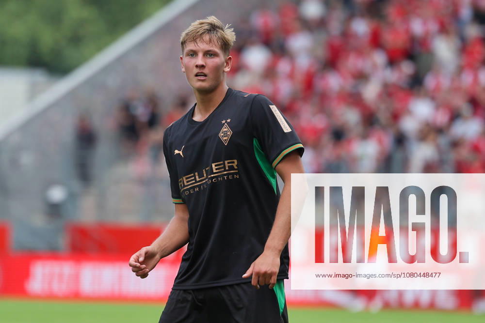 Jan Leszczynski, Borussia Mönchengladbach, Jan Leszczynski 5, BMG vs. Rot-Weiss Essen (RWE), Rot-Weiss Essen vs. Borussia Mönchengladbach on July 25, 2026, at the Stadion an der Hafenstraße in Essen, North Rhine-Westphalia, Germany (GER) – soccer friendly, preseason match, 3. Liga Bundesliga – final score 1–2 in front of 8,821 spectators