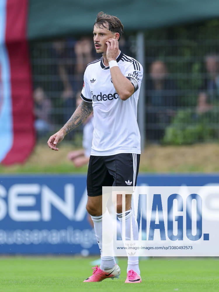 Robin Koch of Eintracht Frankfurt looks disappointed during the friendly match between Trabzonspor and Eintracht Frankfurt, SAK Sportanlage Nonntal on July 26, 2026, in Salzburg, Austria. Photo by Marco Steinbrenner, DeFodi Images. Robin Koch of Eintracht Frankfurt looks dejected during the friendly match between Trabzonspor and Eintracht Frankfurt at SAK Sportanlage Nonntal on July 26, 2026 in Salzburg, Austria. Photo by Marco Steinbrenner, DeFodi Images