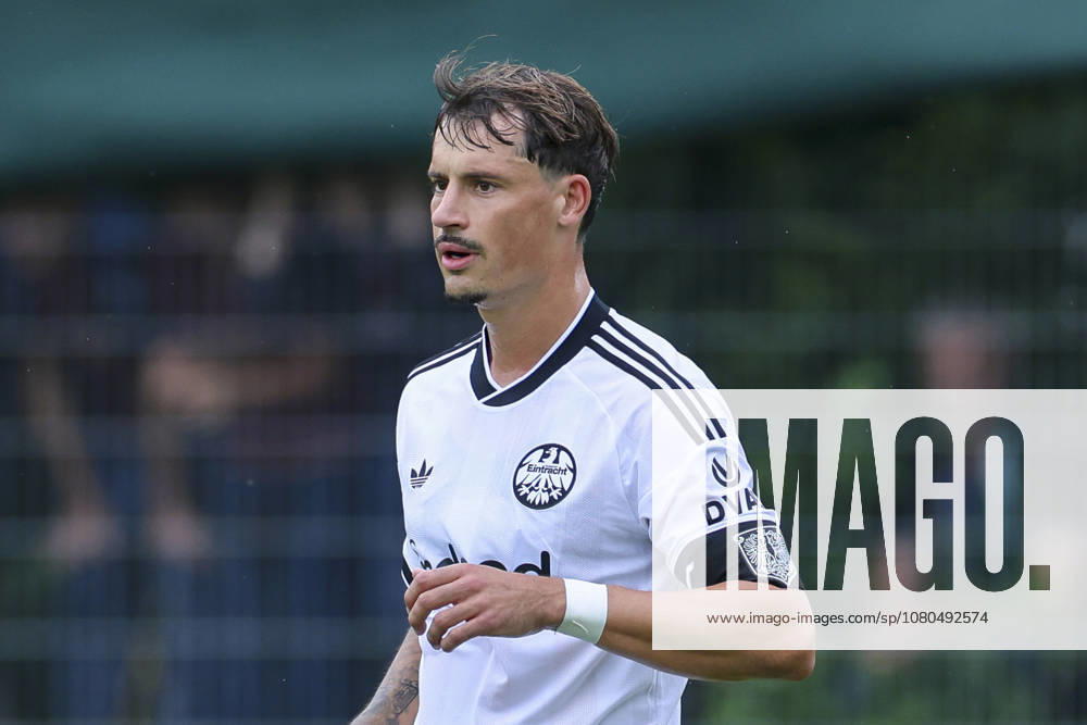 Robin Koch of Eintracht Frankfurt looks disappointed during the friendly match between Trabzonspor and Eintracht Frankfurt, SAK Sportanlage Nonntal on July 26, 2026, in Salzburg, Austria. Photo by Marco Steinbrenner, DeFodi Images. Robin Koch of Eintracht Frankfurt looks dejected during the friendly match between Trabzonspor and Eintracht Frankfurt at SAK Sportanlage Nonntal on July 26, 2026 in Salzburg, Austria. Photo by Marco Steinbrenner, DeFodi Images