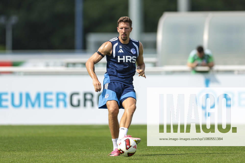 Soccer, FC Schalke 04 practice Janik Bachmann FC Schalke 04 Gelsenkirchen FC Schalke 04 training facility NRW Germany xRHR PHOTO YYx