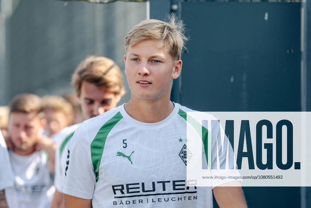 Jan Leszczynski, Borussia Mönchengladbach, July 5, on the way to the training ground. Public training session for Borussia Mönchengladbach at the ista Borussia Park training facility, Bundesliga 1, soccer, 2026–2027 season, July 30, 2026: Borussia Mönchengladbach public training session, Bundesliga 1, 2026–2027 season, July 30, 2026, Mönchengladbach