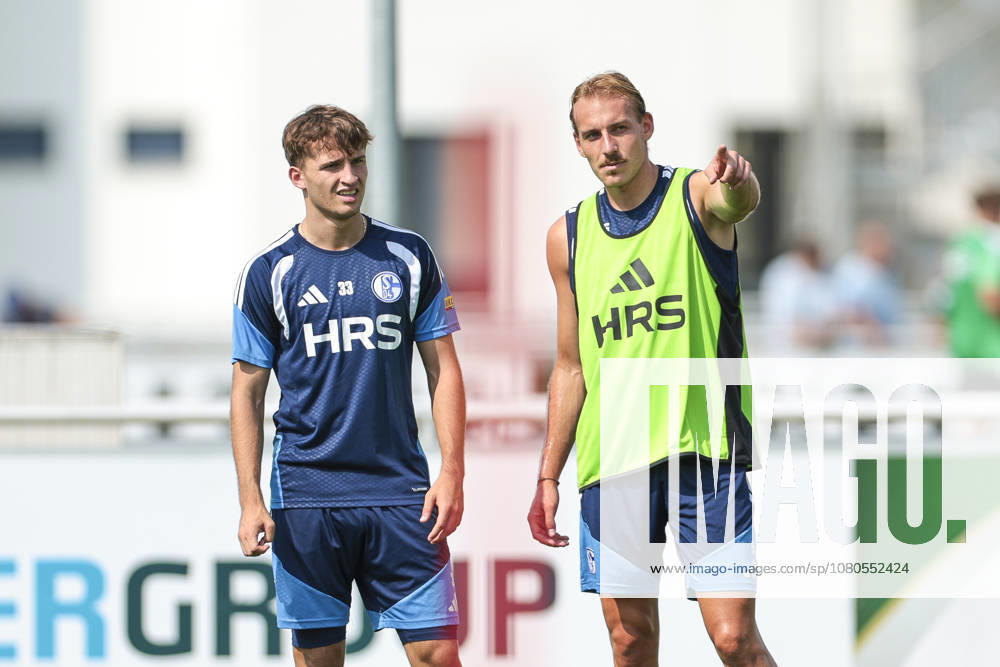 Soccer, FC Schalke 04 training session by Vitalie Becker; FC Schalke 04 receives instructions from Timo Becker; Gelsenkirchen, FC Schalke 04 training facility, North Rhine-Westphalia, Germany xRHR PHOTO YYx